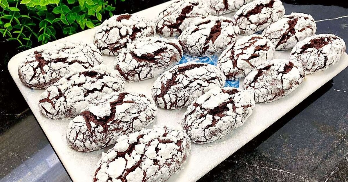 Az Malzemeli ve Çok Kolay Kakaolu Çatlak Kurabiye Tarifi