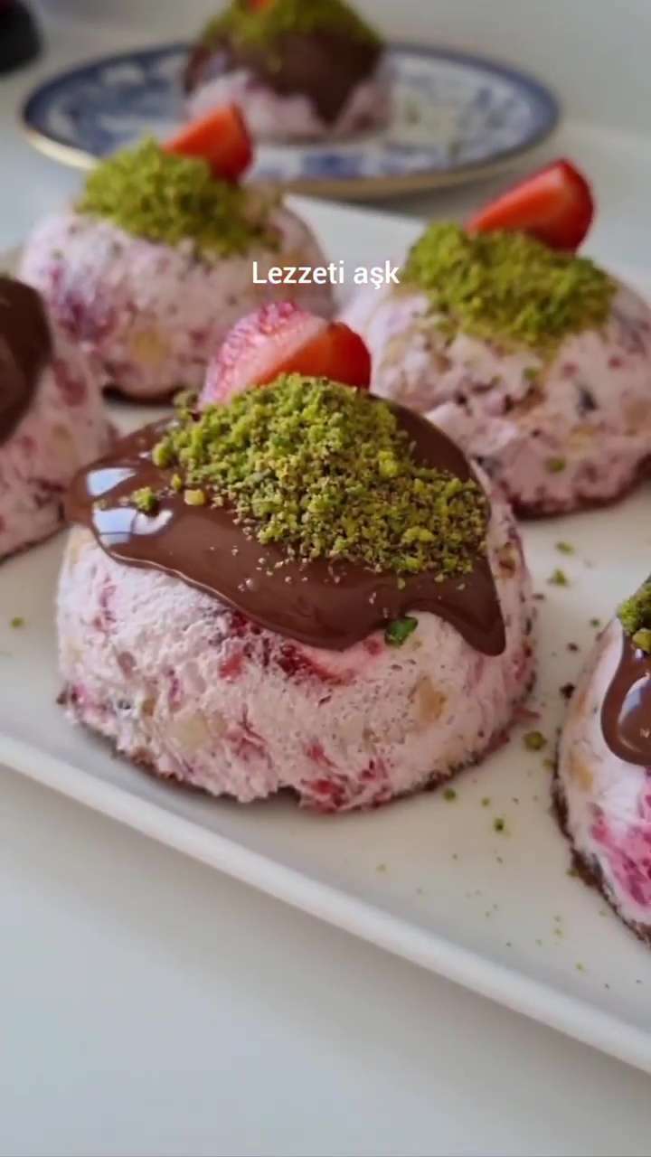 Dondurma Tadında Meyveli Parfe Tarifi