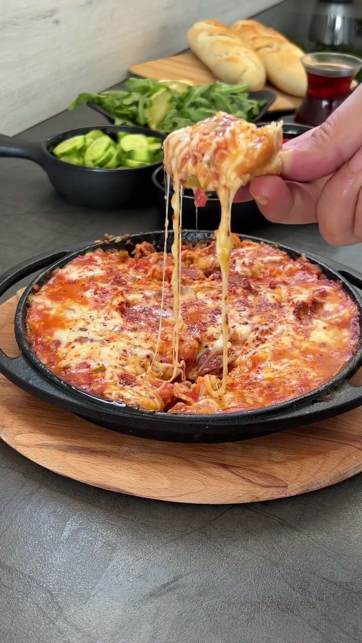 Nefis Bir Kahvaltılık Sucuklu Menemen