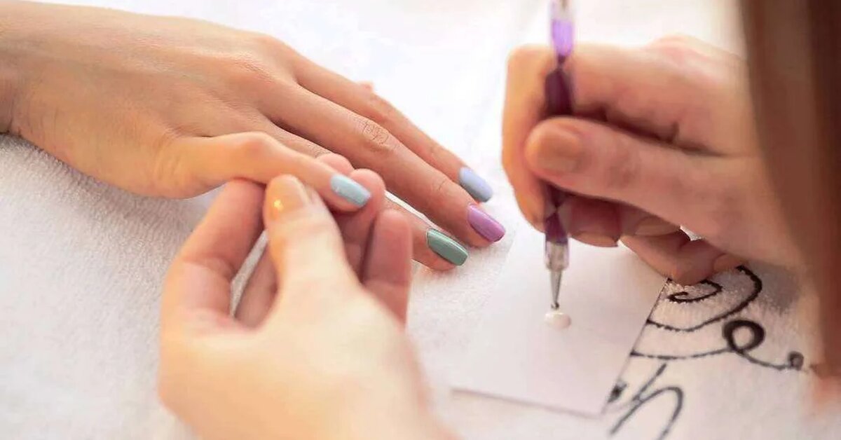 Oje ile puantiye deseni nasıl yapılır?