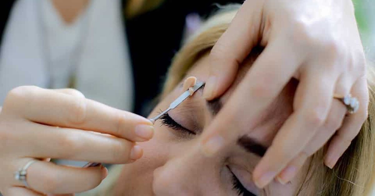 Plastik Makyaj Nasıl Uygulanır?