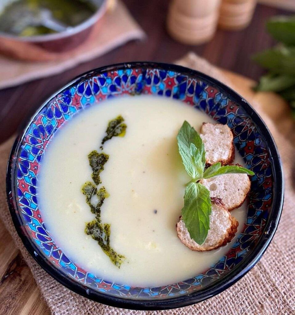 Tavuk suyu ile Un Çorbası Tarifi