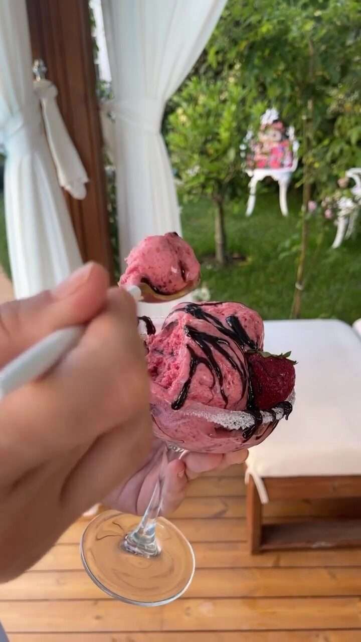 Taze Meyvelerle Pratik Dondurma Tarifi