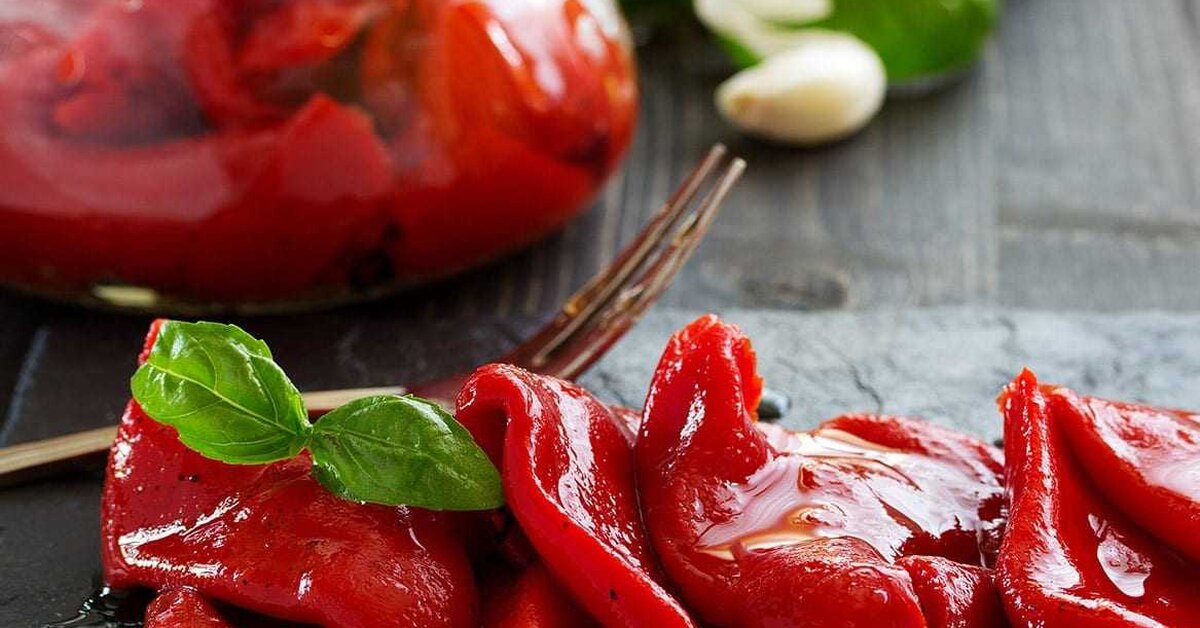 Yağlı Kırmızı Biber Turşusu Nasıl Yapılır?