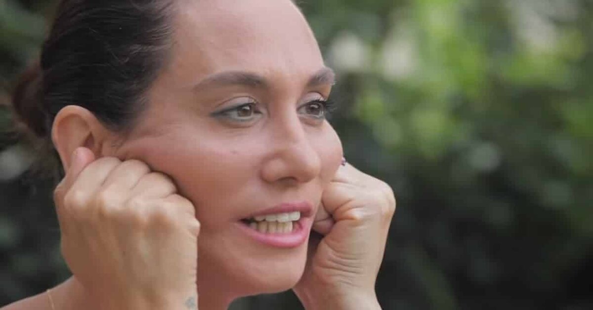 Ayşe Tolga’dan Yüz Yogası 10 Dakikada Yüzünüzü Gevşetin