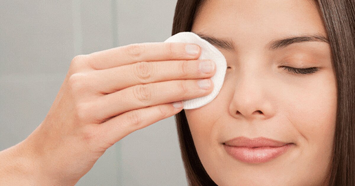 Yüzdeki Makyajı Çıkarmanın Kolay Yolları