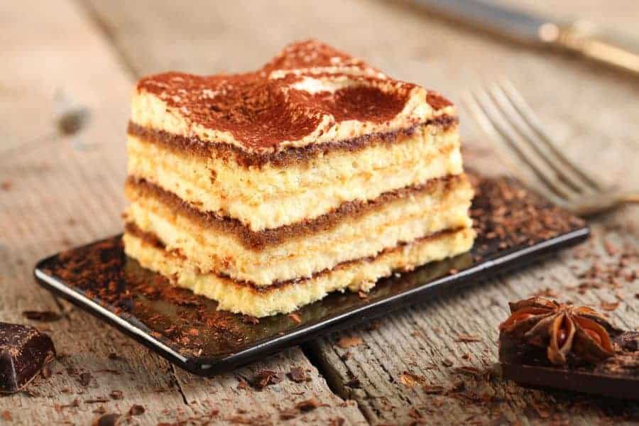 Tavuk Göğsü ile Bisküvili Pasta Tarifi Nasıl Yapılır?