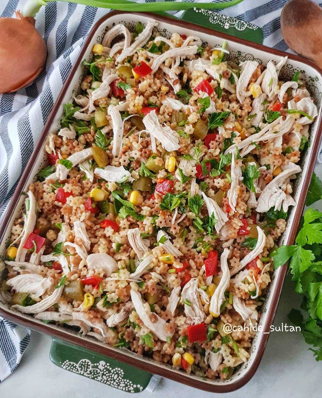 Tavuklu Yıldız Şehriye Salatası Tarifi