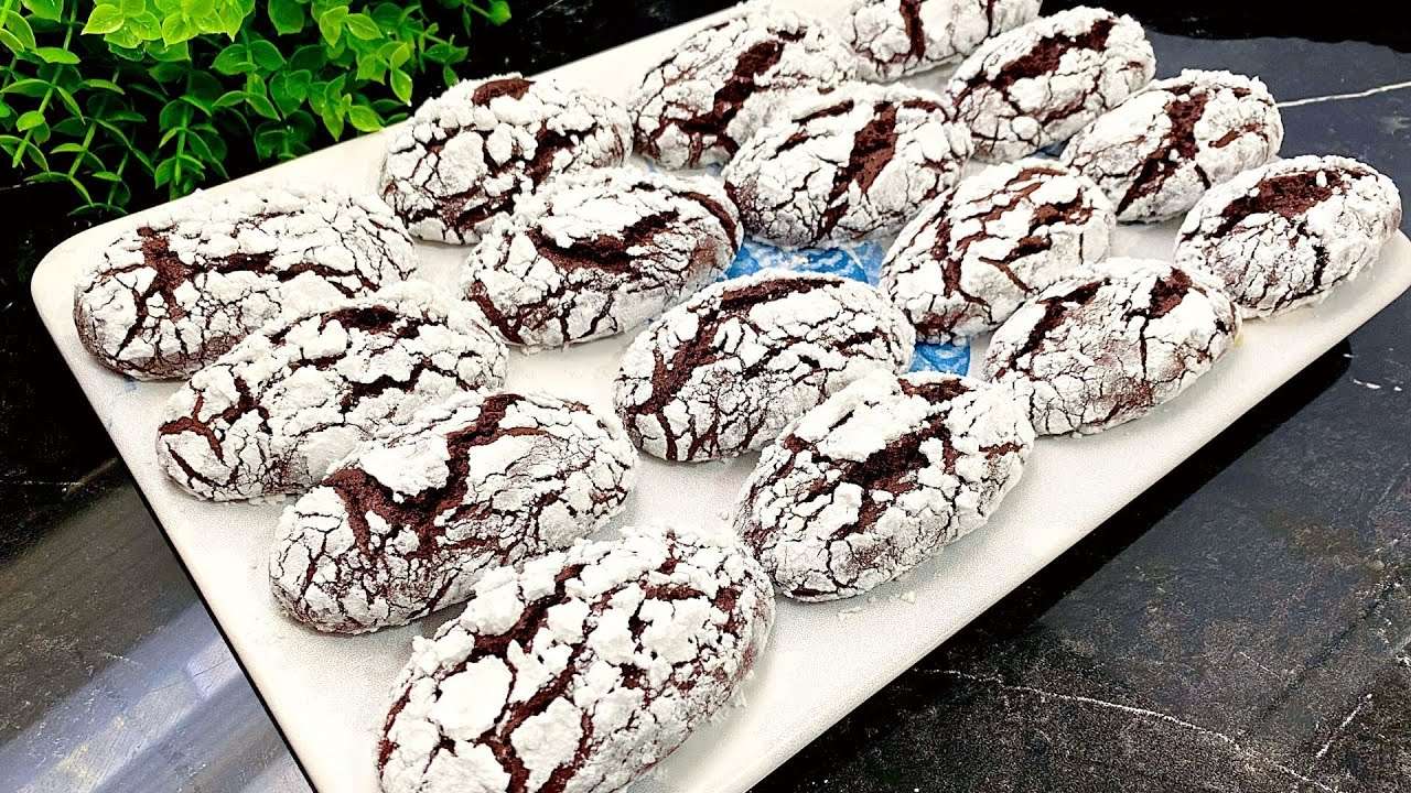 Az Malzemeli ve Çok Kolay Kakaolu Çatlak Kurabiye Tarifi