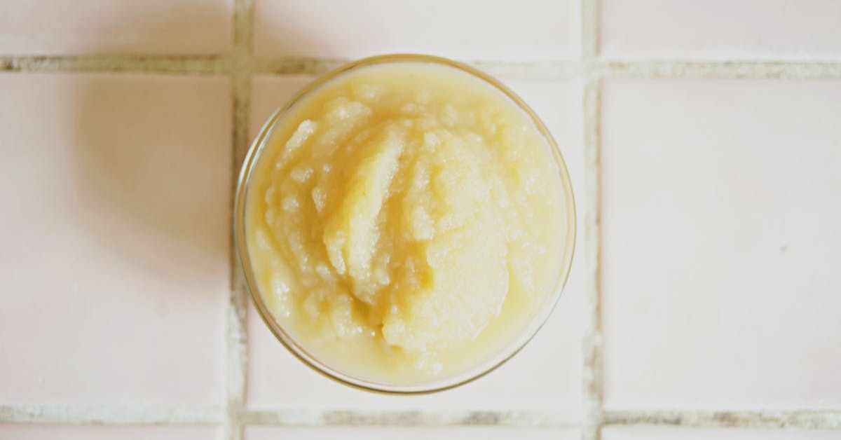 Renkli bebek ek gıda püreleri