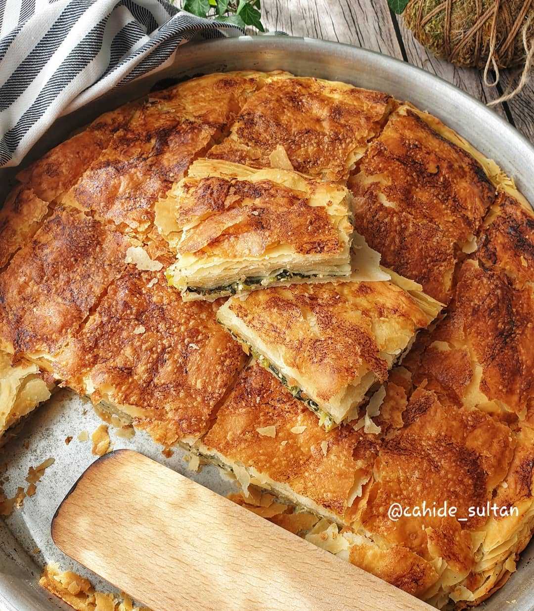 Ev Yapımı Milföy Börek Tarifi