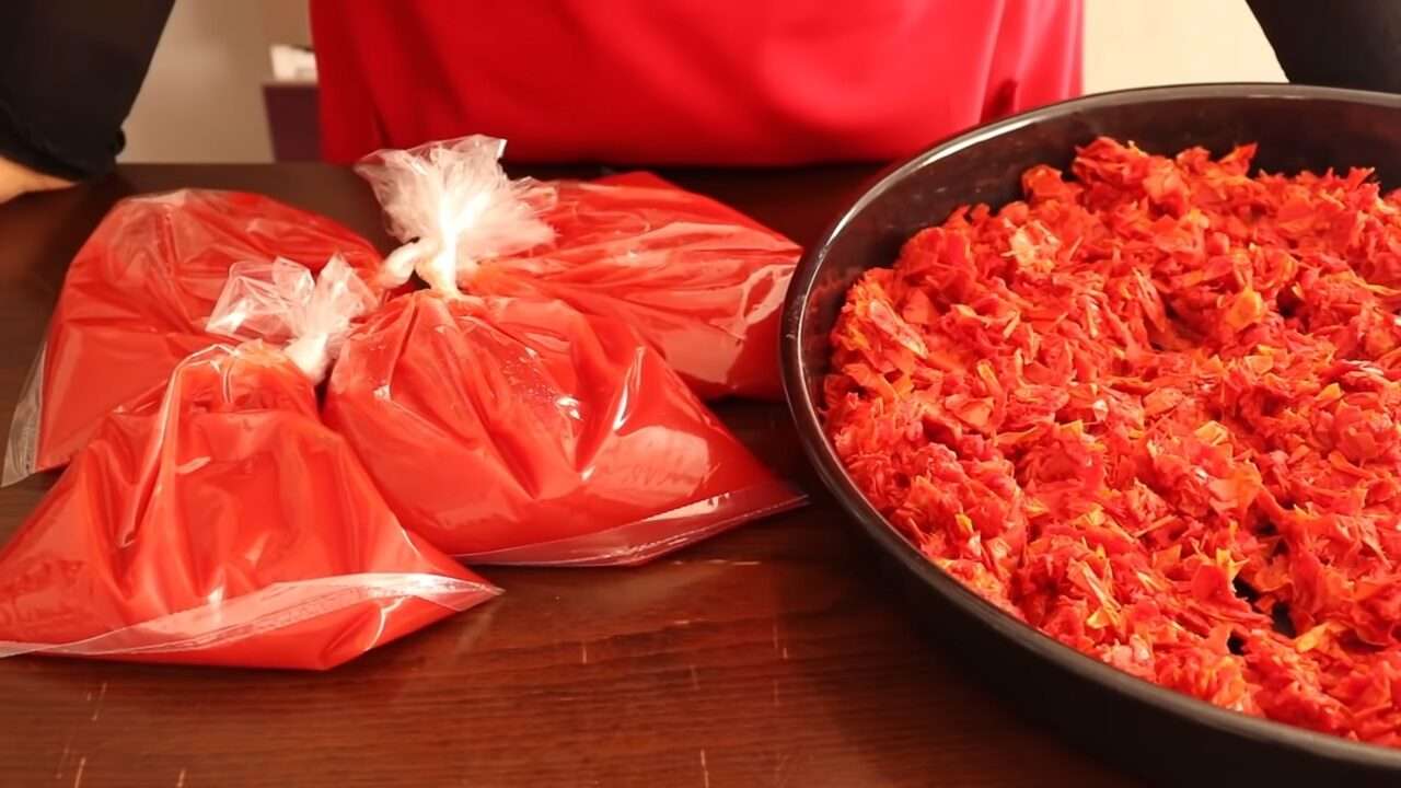 Buzluğa Domatesleri Böyle Koyun Kışın Rahat Edin