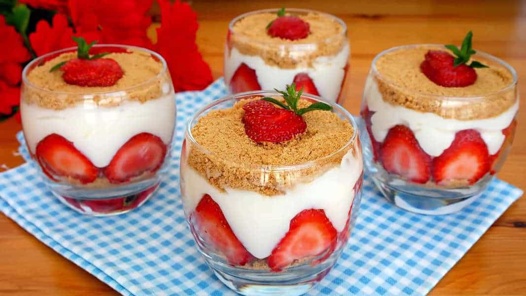 Çilekli Magnolia Tarifi Nasıl Yapılır?