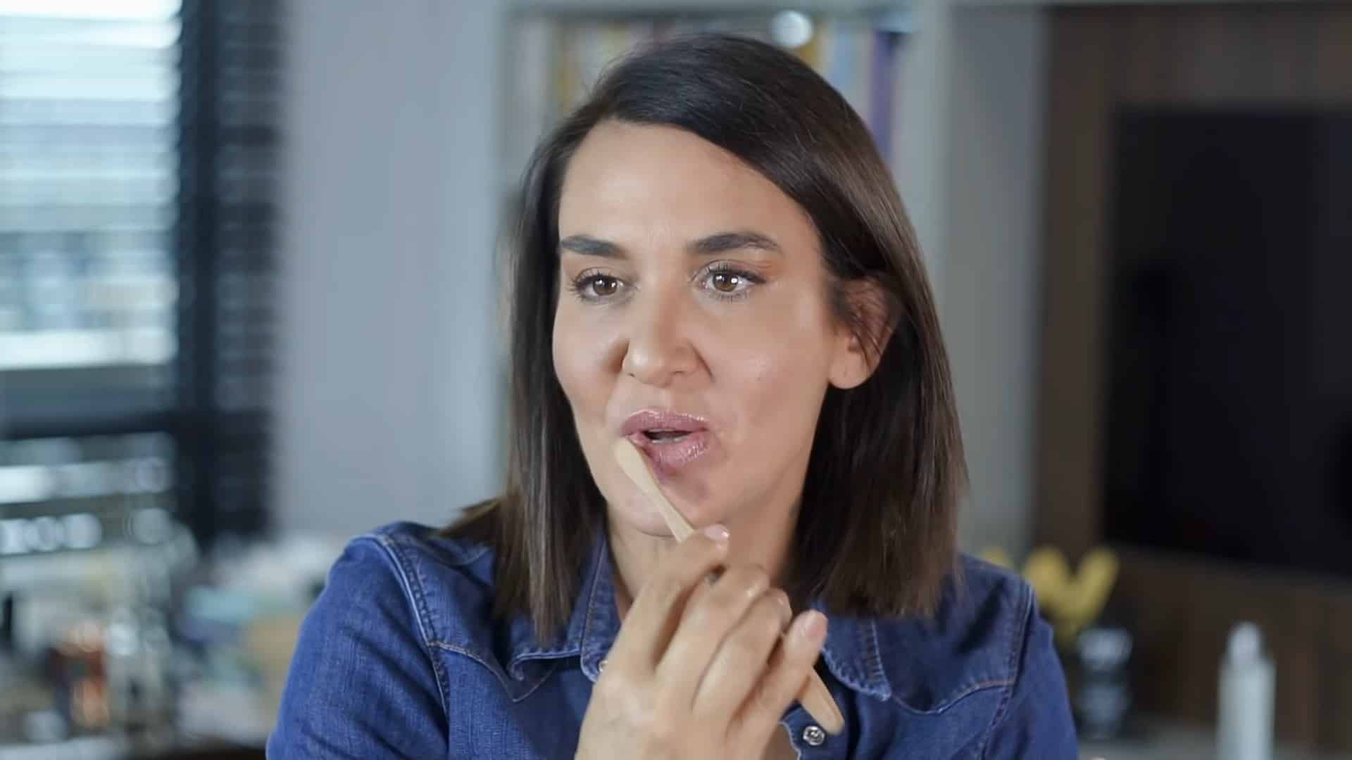 Ayşe Tolga’dan Evde Doğal Diş Macunu Yapılışı