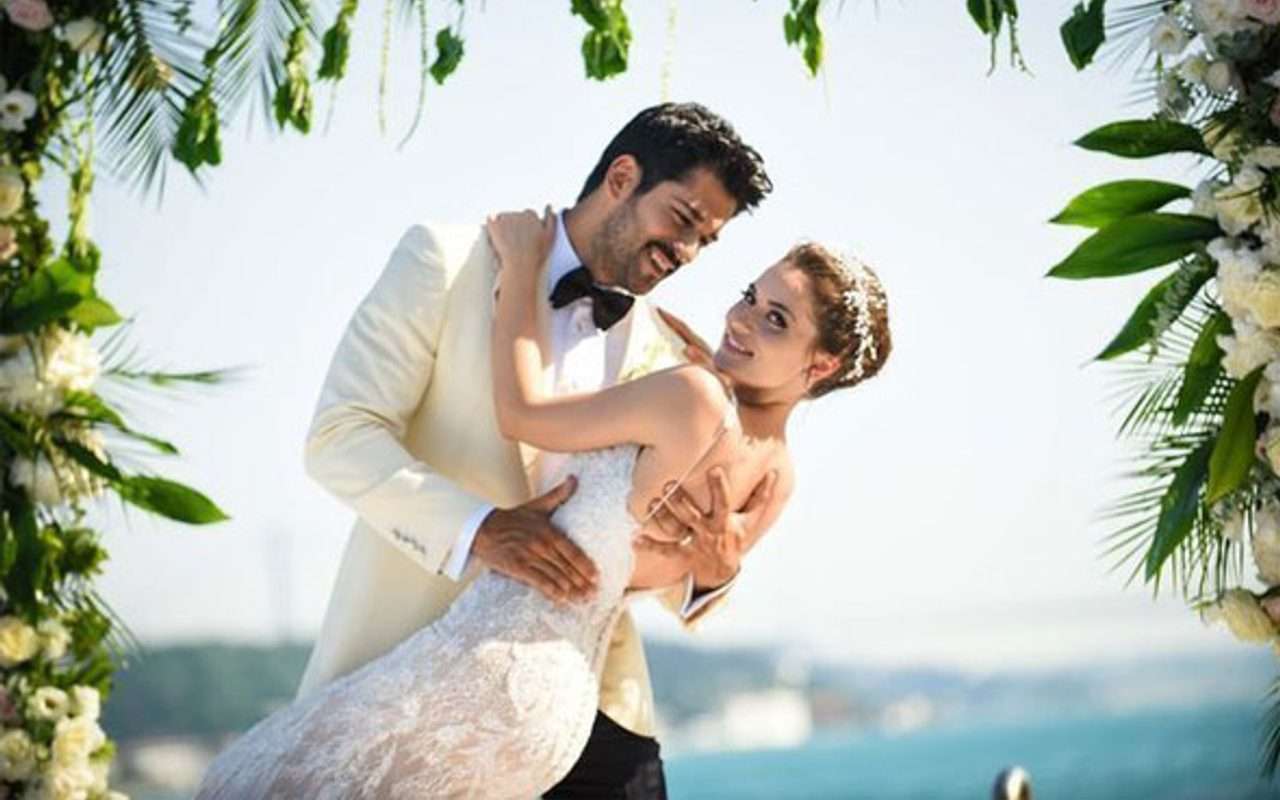 Fahriye Evcen’in çok tartışılan gelinlik modeli