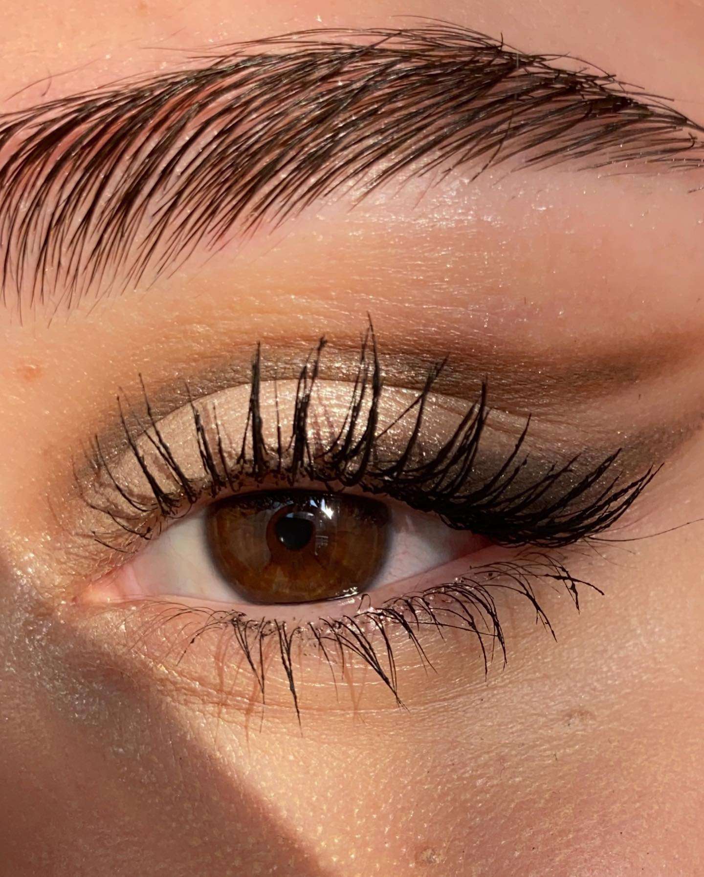 Farklı makyaj isteyenler için pratik bir makyaj