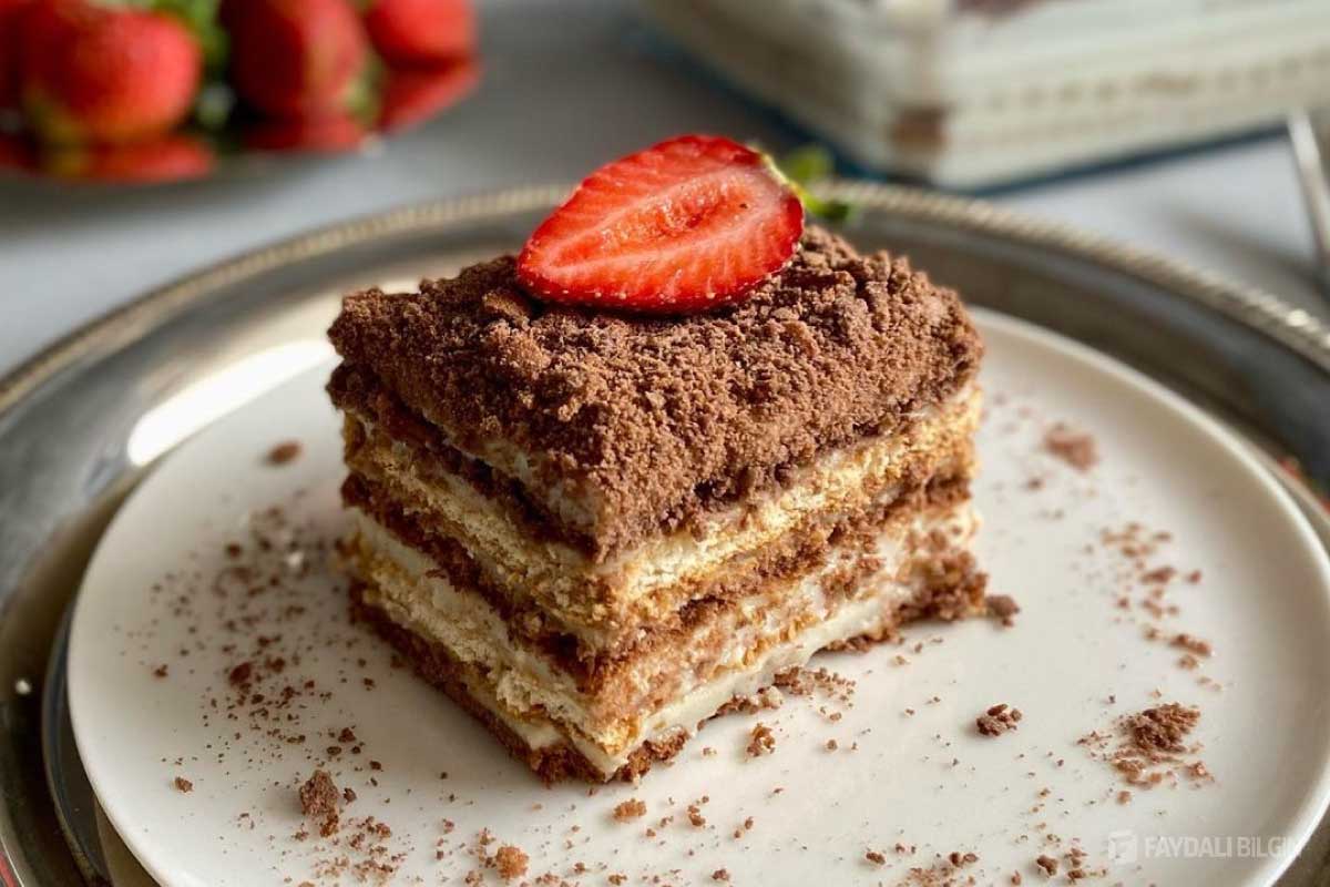 İki Renkli Bisküvili Yaş Pasta Tarifi