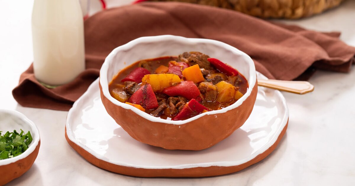 Kök Sebzeli Yahni: Kışa Özel, Lezzetli ve Sağlıklı Bir Sofra Klasiği