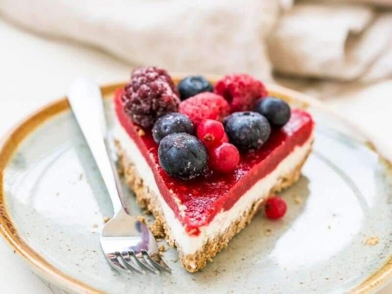 Orman Meyveli Yaz Pastası Tarifi