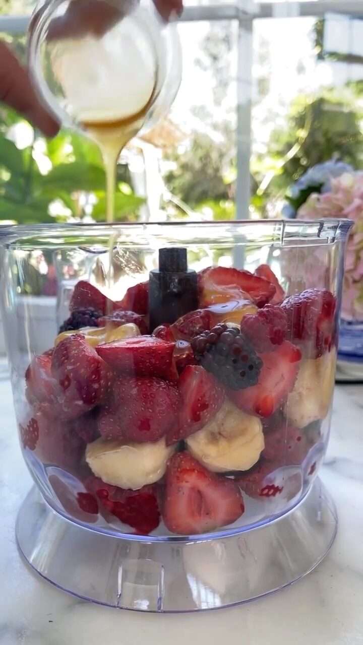 Taze Meyvelerle Pratik Dondurma Tarifi