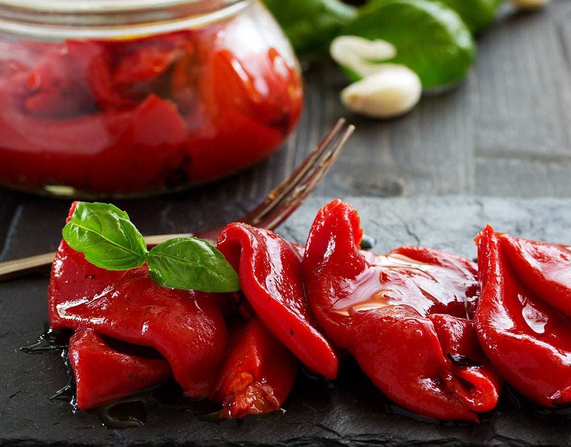 Yağlı Kırmızı Biber Turşusu Nasıl Yapılır?