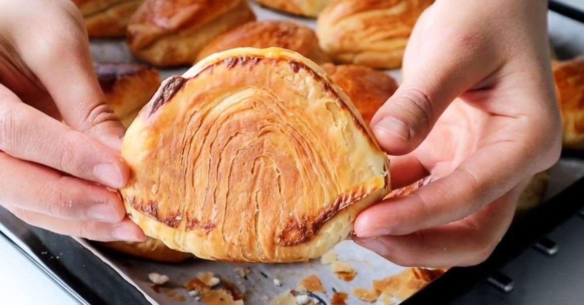 Yemelere Doyamadık Kat Kat Çıtır Poğaça Tarifi