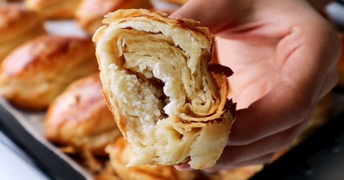 Yemelere Doyamadık Kat Kat Çıtır Poğaça Tarifi