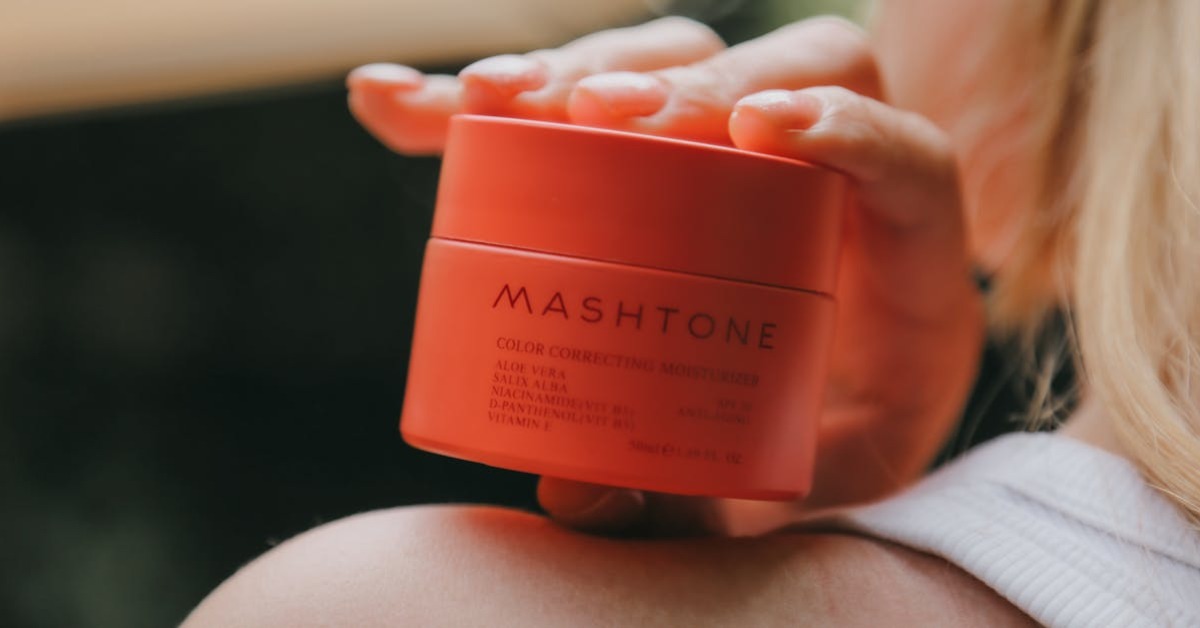 Renkli Nemlendirici Nedir? En İyi 7 Ürün ve Kullanım Rehberi