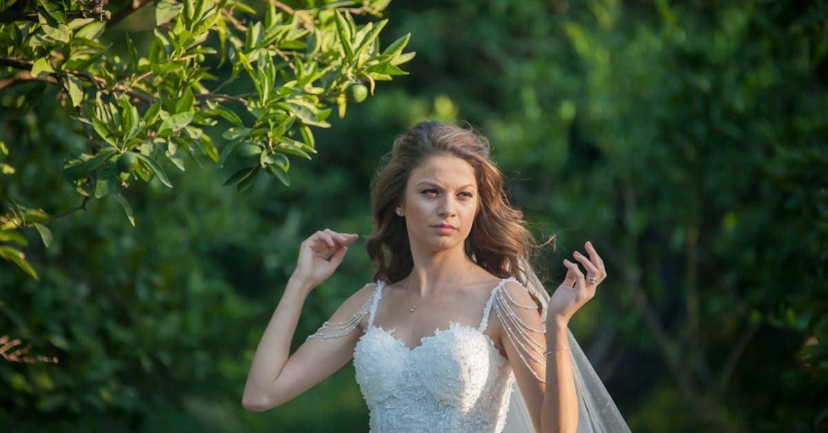 Düğün için şık saç modeli