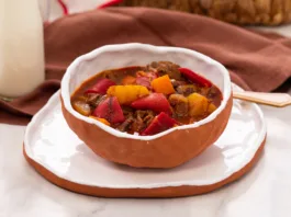 Kök Sebzeli Yahni: Kışa Özel, Lezzetli ve Sağlıklı Bir Sofra Klasiği